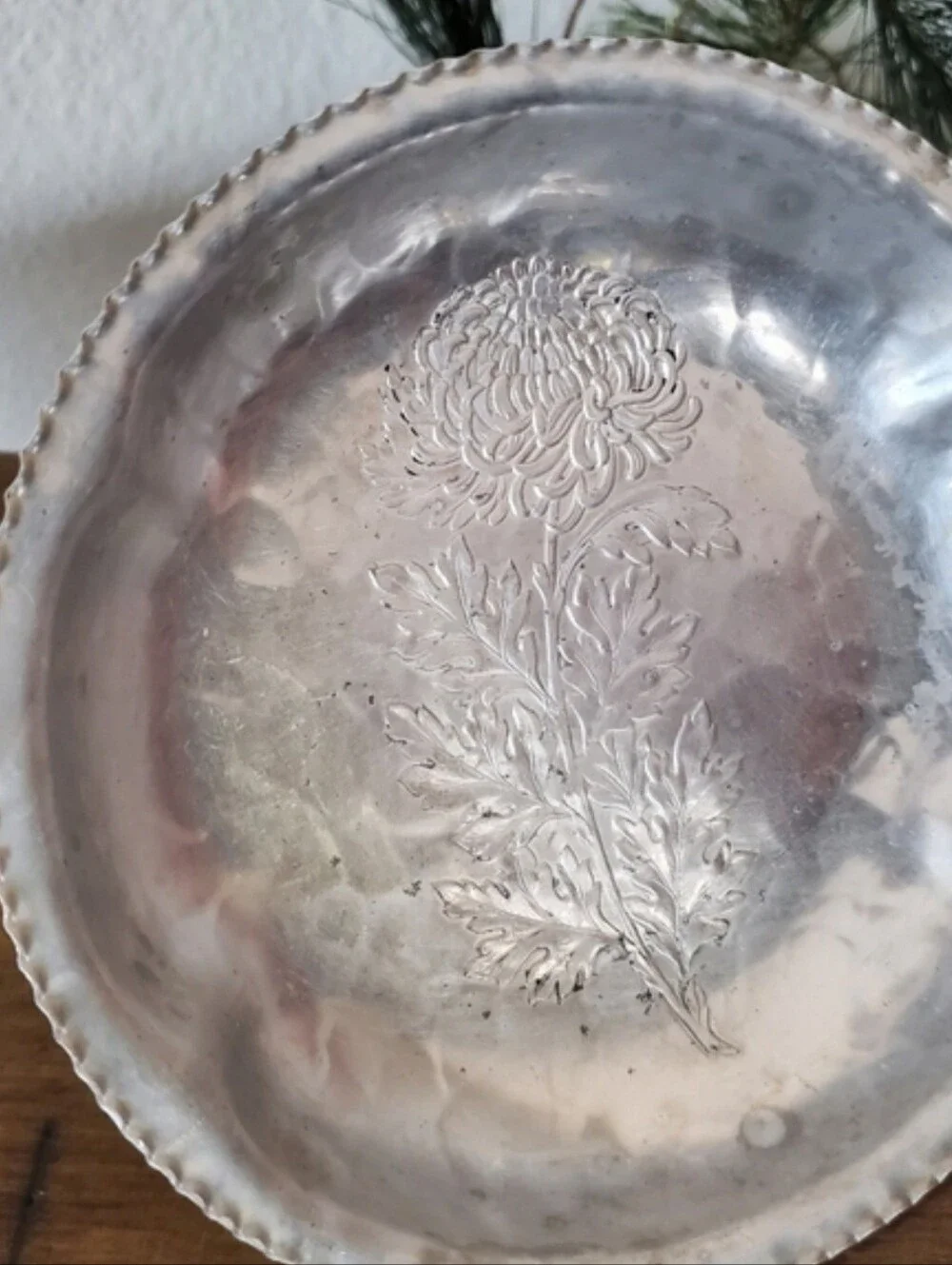 Set Of 2 Aluminum Mum Silent Butler Tray & Hammered Berry Tray Basket
